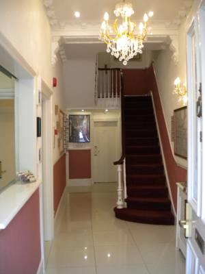 Oyo Lifestyle Golden 3* Londra