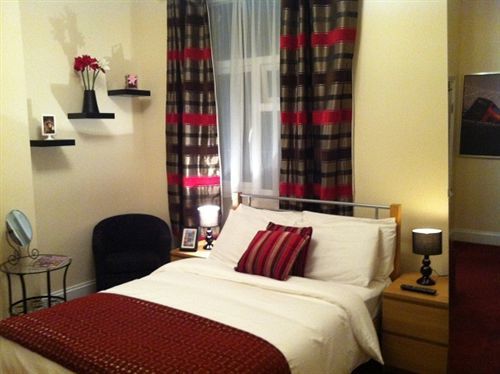 Oyo Lifestyle Golden Pensiune Londra