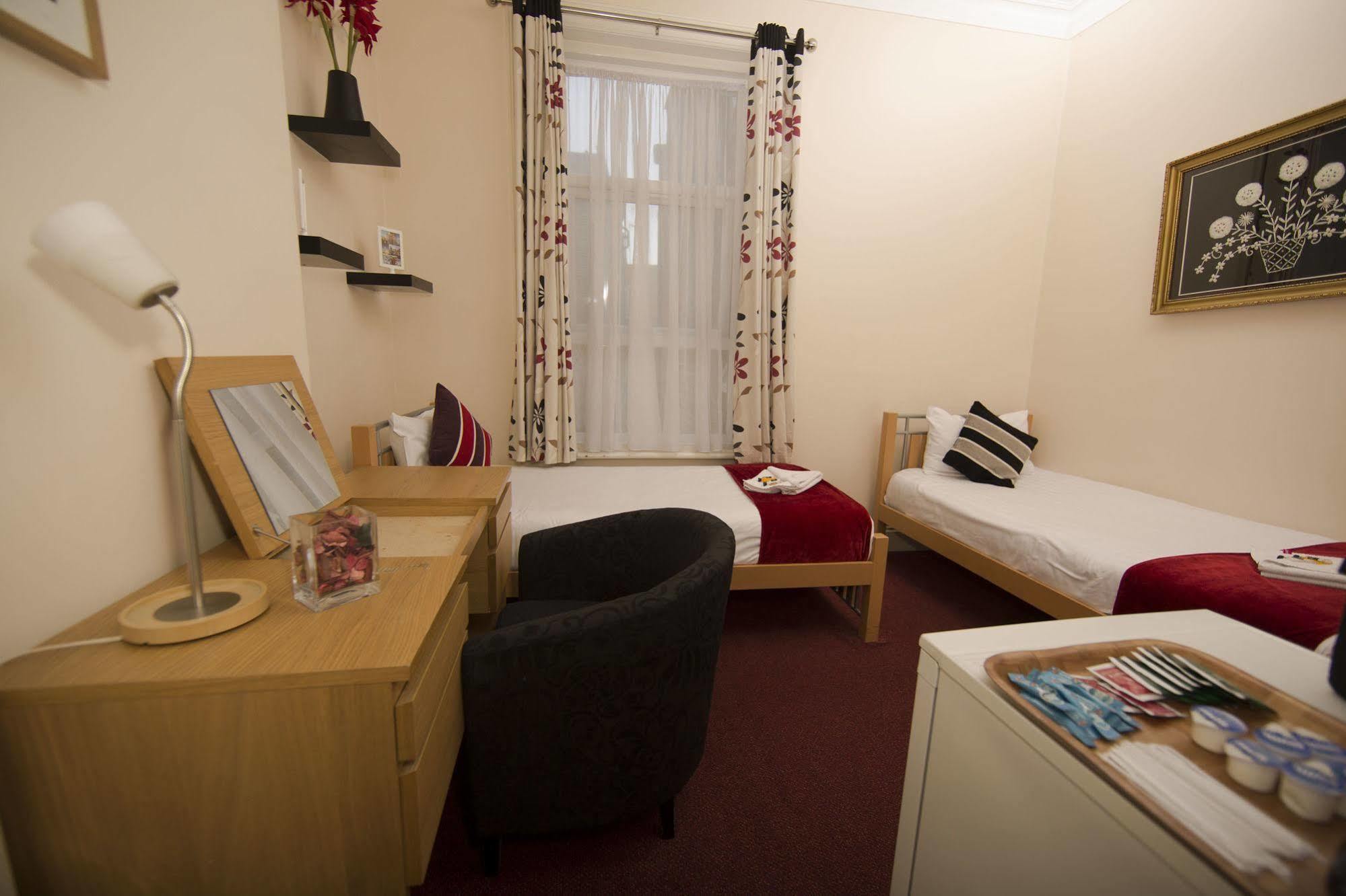 Oyo Lifestyle Golden 3* Londra