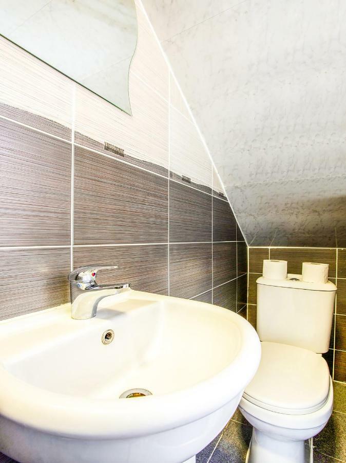 Oyo Lifestyle Golden Pensiune Londra